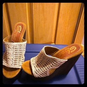 SBicca Black And cream wedges